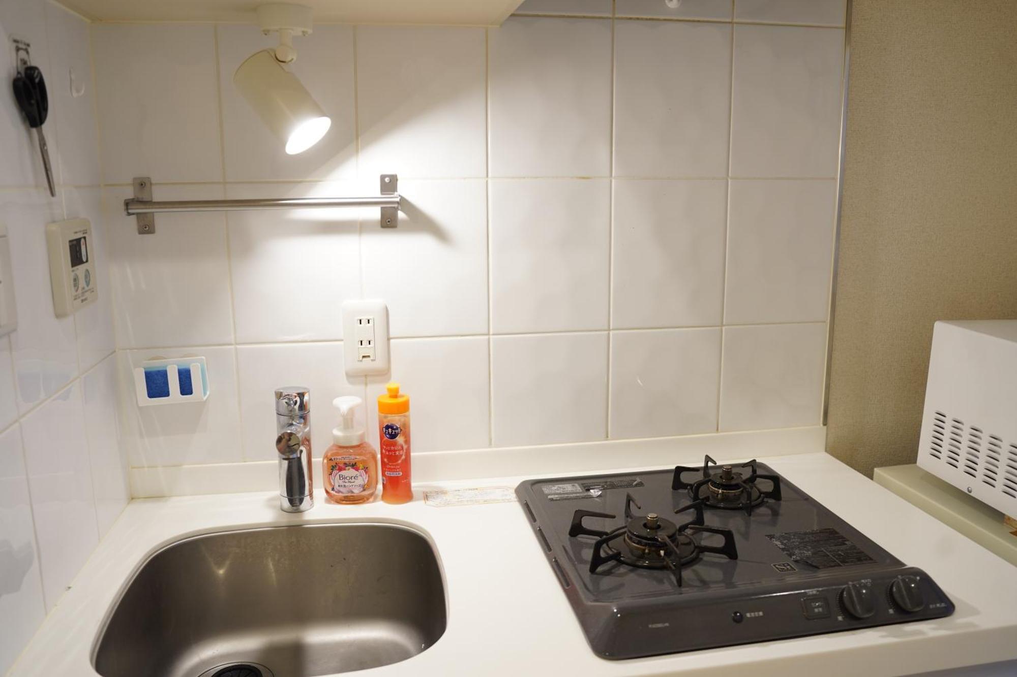 Ookubo Shinjuku Kabukicho Smart Stay: 3-min Metro, High-speed Wi-fi Apartment Tokyo
